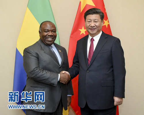 12月3日，國家主席習(xí)近平在約翰內(nèi)斯堡會見加蓬總統(tǒng)邦戈。新華社記者 謝環(huán)馳 攝 