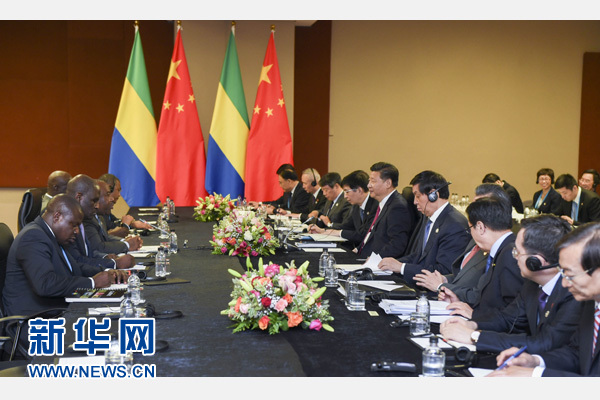 12月3日，國家主席習(xí)近平在約翰內(nèi)斯堡會見加蓬總統(tǒng)邦戈。新華社記者 謝環(huán)馳 攝 