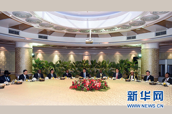 12月4日，國家主席習(xí)近平在約翰內(nèi)斯堡集體會(huì)見13位非洲國家領(lǐng)導(dǎo)人。 新華社記者 謝環(huán)馳 攝