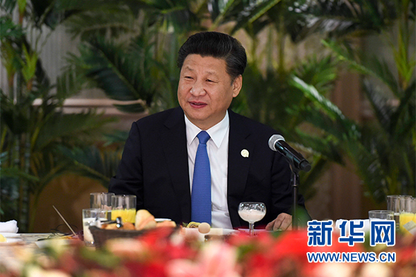 12月4日，國家主席習(xí)近平在約翰內(nèi)斯堡集體會(huì)見13位非洲國家領(lǐng)導(dǎo)人。 新華社記者 謝環(huán)馳 攝