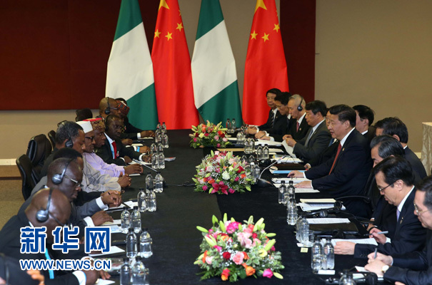 12月4日，國(guó)家主席習(xí)近平在約翰內(nèi)斯堡會(huì)見(jiàn)尼日利亞總統(tǒng)布哈里。 新華社記者 龐興雷 攝 