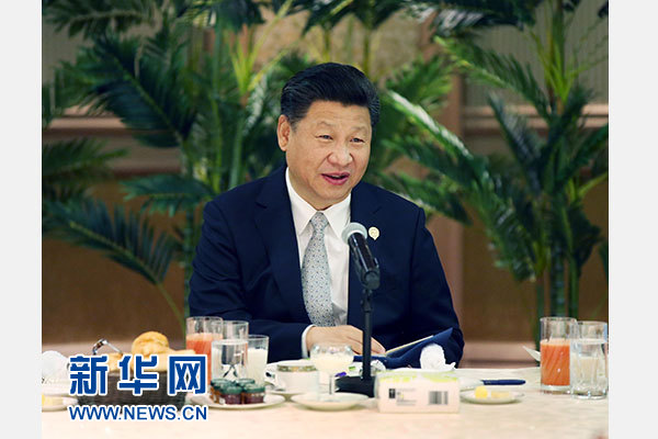 12月5日，國(guó)家主席習(xí)近平在約翰內(nèi)斯堡再次集體會(huì)見17位非洲國(guó)家領(lǐng)導(dǎo)人。 新華社記者 姚大偉 攝