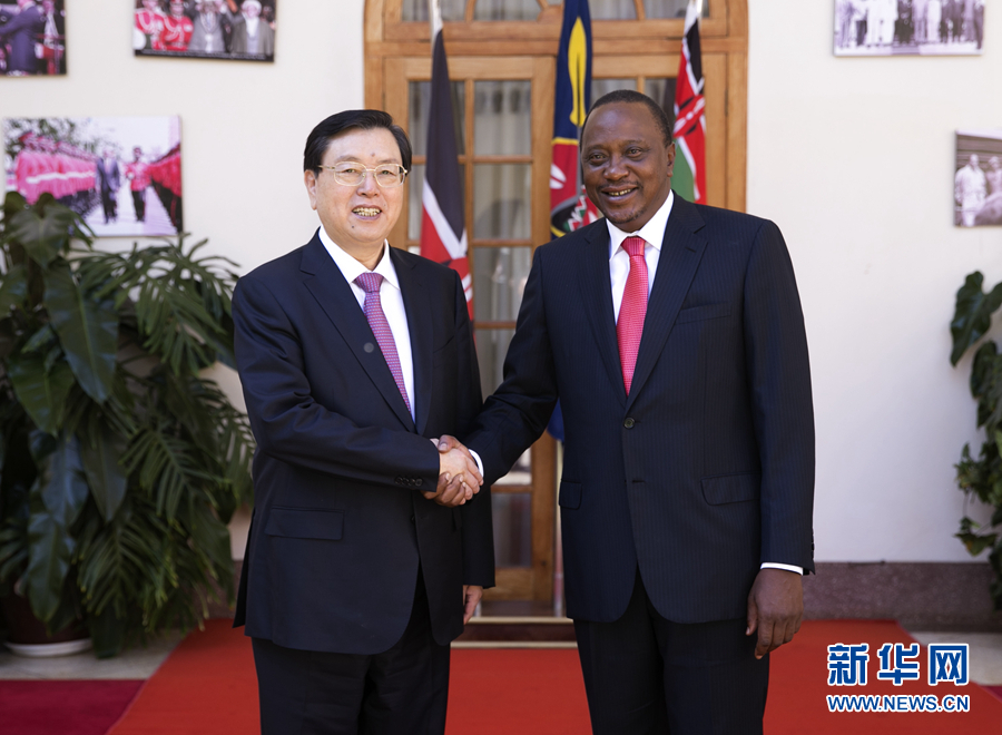 3月23日至26日，全國(guó)人大常委會(huì)委員長(zhǎng)張德江對(duì)肯尼亞進(jìn)行正式友好訪問。這是3月24日，張德江在肯尼亞首都內(nèi)羅畢會(huì)見肯尼亞總統(tǒng)肯雅塔。 新華社記者馬占成攝