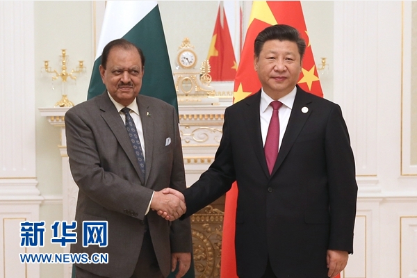 6月23日，國家主席習(xí)近平在塔什干會(huì)見巴基斯坦總統(tǒng)侯賽因。新華社記者馬占成攝