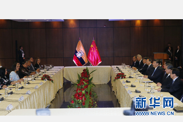 當(dāng)?shù)貢r(shí)間11月18日，國(guó)家主席習(xí)近平在基多會(huì)見厄瓜多爾國(guó)民代表大會(huì)主席里瓦德內(nèi)拉。 新華社記者 鞠鵬 攝