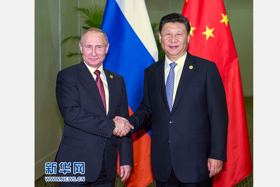 11月19日，國家主席習(xí)近平在利馬會(huì)見俄羅斯總統(tǒng)普京。 新華社記者李濤 攝