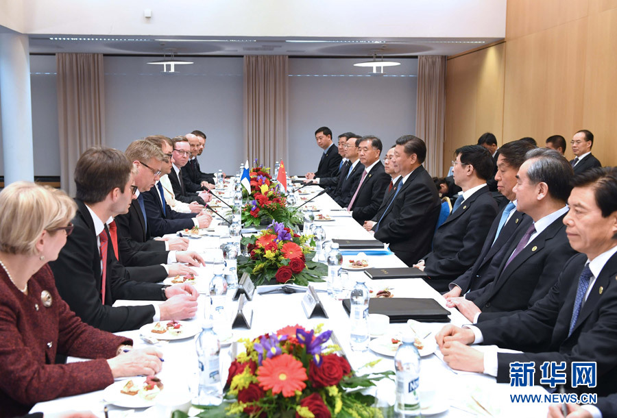 4月5日，國家主席習(xí)近平在赫爾辛基會見芬蘭總理西比萊。 新華社記者饒愛民 攝 