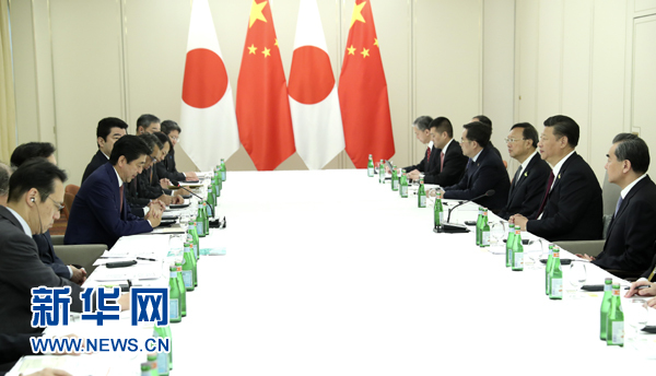 7月8日，國家主席習(xí)近平應(yīng)約在漢堡會(huì)見日本首相安倍晉三。新華社記者 馬占成 攝