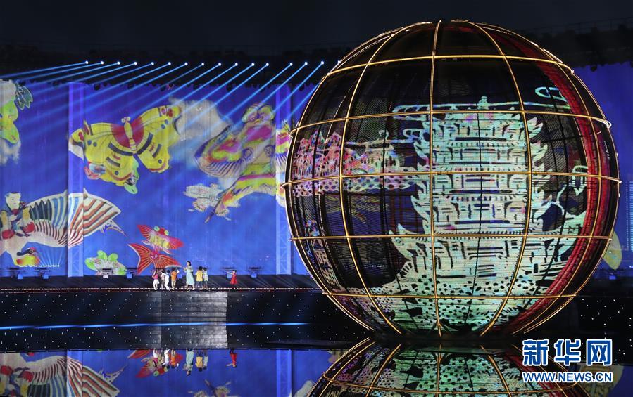 （新華全媒頭條&middot;上合青島峰會(huì)&middot;圖文互動(dòng)）（3）攜手前進(jìn)，開(kāi)啟上合發(fā)展新征程 &mdash;&mdash;習(xí)近平主席主持上合組織青島峰會(huì) 并舉行系列活動(dòng)紀(jì)實(shí)