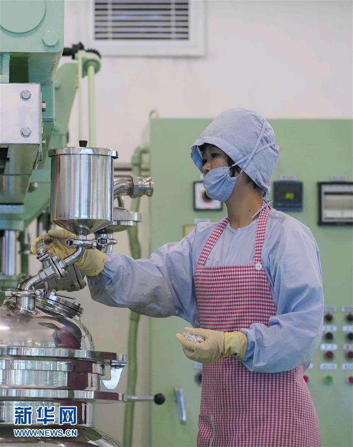 （圖文互動）&ldquo;銀河&rdquo;飄香進(jìn)萬家&mdash;&mdash;平壤化妝品廠走訪記