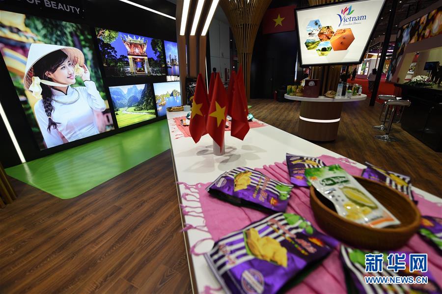 （新華全媒頭條&middot;圖文互動）（11）人間正道 浩蕩前行&mdash;&mdash;習(xí)近平主席出席首屆中國國際進口博覽會紀(jì)實