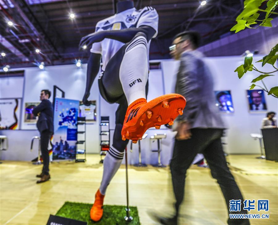 （新華全媒頭條&middot;圖文互動）（14）人間正道 浩蕩前行&mdash;&mdash;習(xí)近平主席出席首屆中國國際進口博覽會紀(jì)實