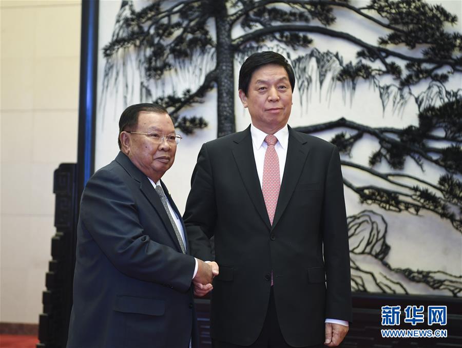 (時(shí)政)栗戰(zhàn)書會(huì)見老撾人民革命黨中央總書記、國(guó)家主席本揚(yáng)