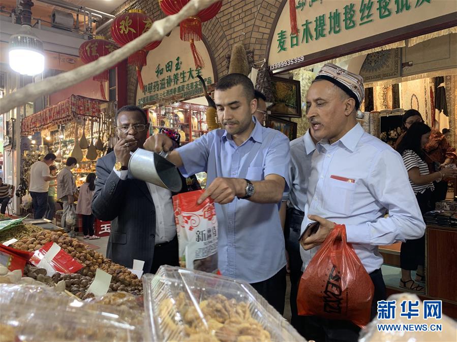 （圖文互動）（1）多國駐華使節(jié)參訪新疆：中國反恐、去極端化經(jīng)驗值得學(xué)習(xí)借鑒