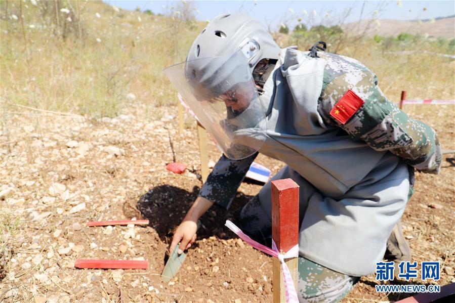 （國際&middot;圖文互動(dòng)）（2）她們?cè)诶讏?chǎng)成長&mdash;&mdash;記中國赴黎維和掃雷女兵