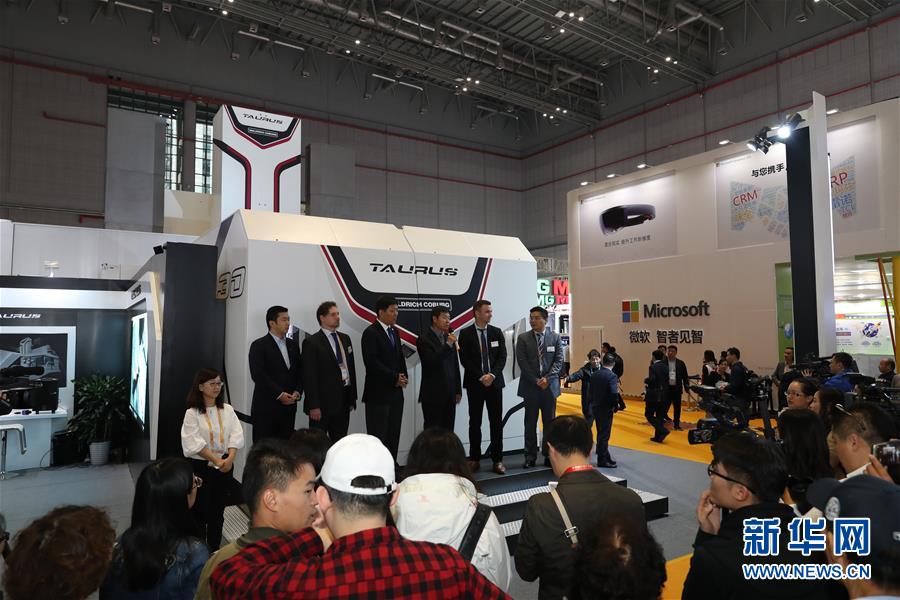 （新華全媒頭條&middot;第二屆進(jìn)博會(huì)&middot;圖文互動(dòng)）（12）進(jìn)博之光輝耀世界 &mdash;&mdash;寫(xiě)在第二屆中國(guó)國(guó)際進(jìn)口博覽會(huì)開(kāi)幕之際