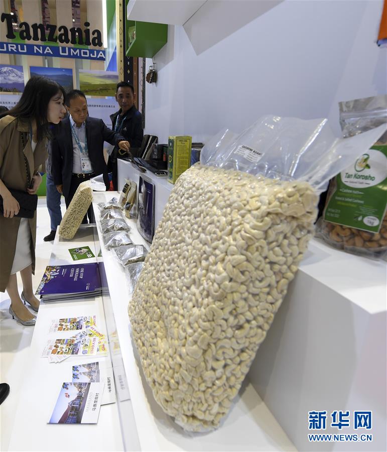 （新華全媒頭條&middot;圖文互動）（6）大江奔騰勢如虹&mdash;&mdash;習(xí)近平主席出席第二屆中國國際進口博覽會紀(jì)實