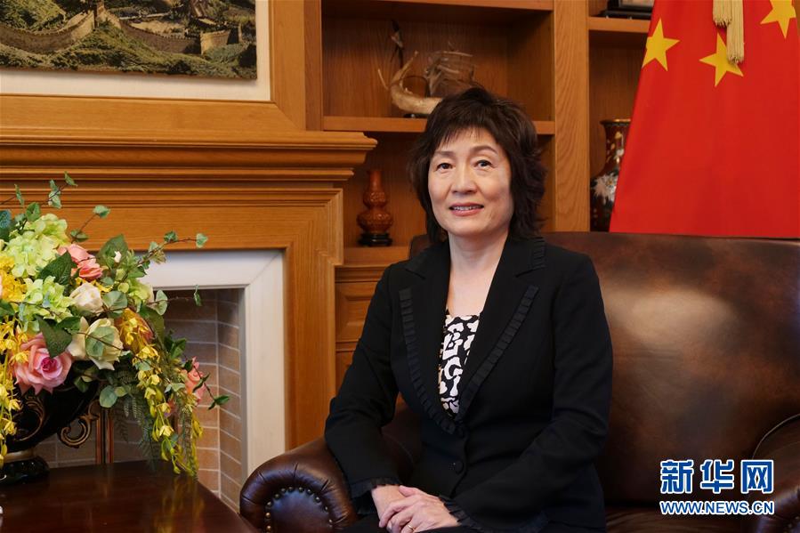 （習(xí)近平出訪配合稿&middot;圖文互動）專訪：中希關(guān)系已成為不同國家間和平相處、合作共贏的典范&mdash;&mdash;訪中國駐希臘大使章啟月