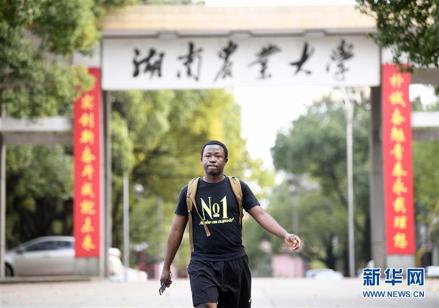 （在習(xí)近平新時(shí)代中國特色社會(huì)主義思想指引下&mdash;&mdash;新時(shí)代新作為新篇章&middot;總書記關(guān)切開放事&middot;圖文互動(dòng)）（9）來中國&ldquo;學(xué)種地&rdquo;的&ldquo;洋學(xué)生&rdquo;