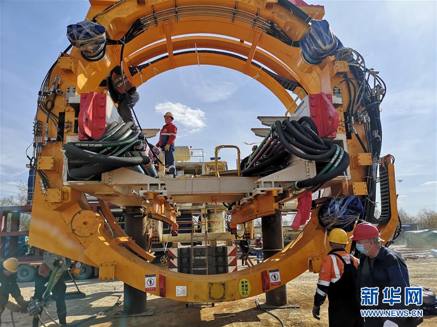 (國際·圖文互動(dòng))(2)通訊:“大國重器”亮相莫斯科——中國11米級(jí)大盾構(gòu)機(jī)在俄始發(fā)記