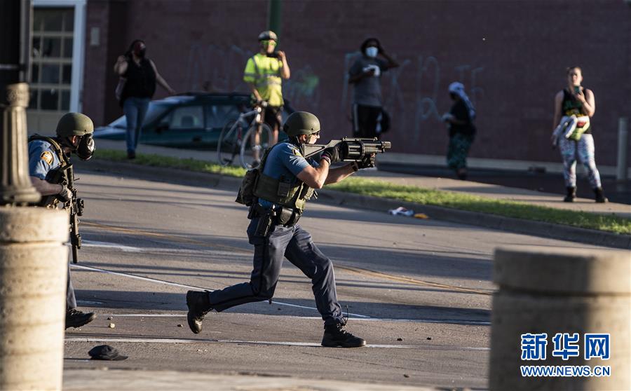（國際）（1）美國警察執(zhí)法動(dòng)作不當(dāng)致一名非裔男子死亡 引發(fā)大規(guī)模抗議
