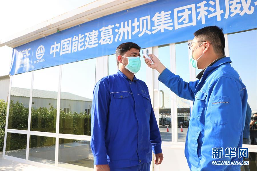 （國際疫情&middot;圖文互動）（6）通訊：防疫、生產(chǎn)兩不誤，沙漠現(xiàn)&ldquo;棋盤&rdquo;&mdash;&mdash;記中企承建科威特住房基建項(xiàng)目