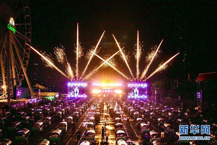 (國際·圖文互動)(1)疫情新常態(tài)下的新嘗試——泰國舉辦“嘟嘟車”音樂會