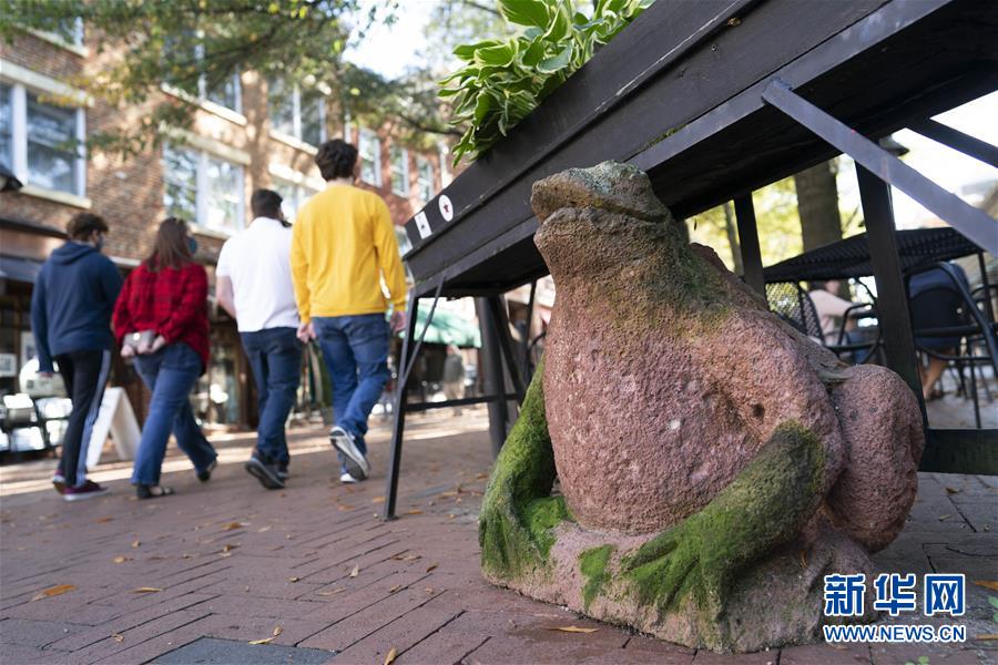 (國(guó)際·圖文互動(dòng))(1)觸摸夏洛茨維爾的騷亂傷痕——撕裂美國(guó)大選年的種族之痛