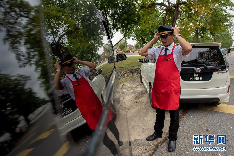 （國(guó)際&middot;圖文互動(dòng)）（1）通訊：前方總有機(jī)遇&mdash;&mdash;記馬來西亞一位飛行員疫情下擺攤再就業(yè)