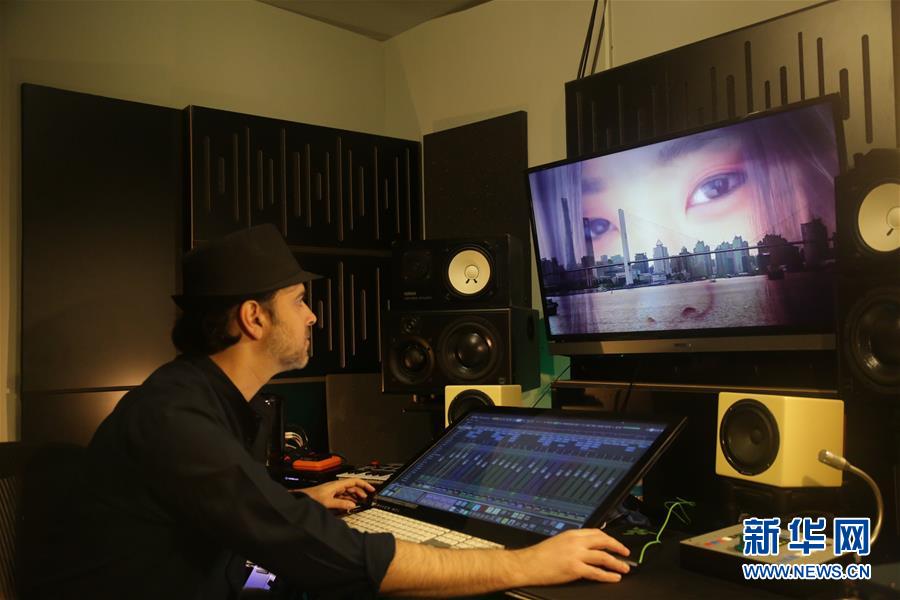 (海外抗疫故事·圖文互動)(4)通訊:用原創(chuàng)音樂支持中國抗擊新冠疫情的以色列歌手