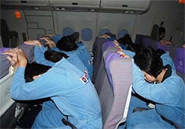 系好安全帶，記住安全門