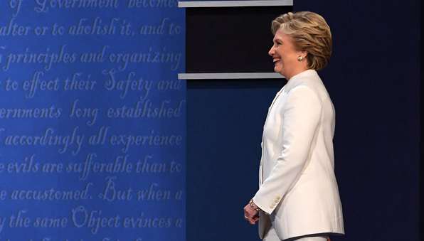 &ldquo;郵件門&rdquo;發(fā)酵：希拉里的&ldquo;水門丑聞&rdquo;還是FBI非法干政？