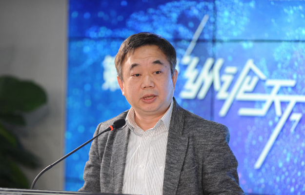 倪峰：明年看全球化，就是看中國