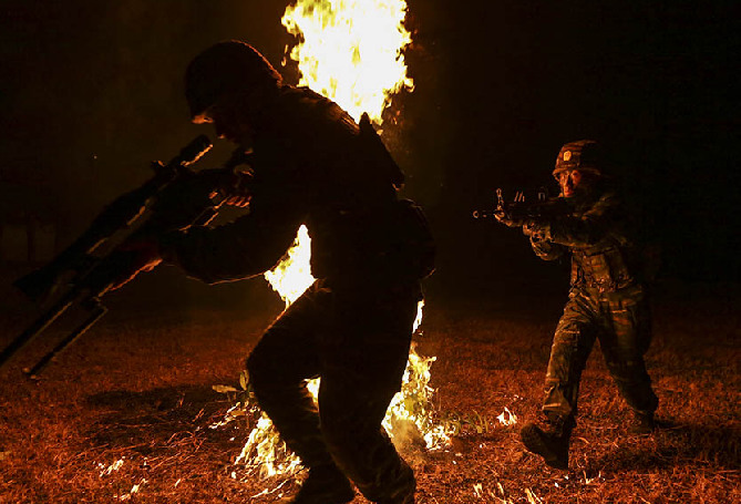 強(qiáng)軍DNA|福利貼，快來(lái)瞧狙擊手的瞄準(zhǔn)鏡里是啥樣