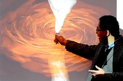 人類首次&ldquo;看見&rdquo;的那個(gè)黑洞，有了偏振圖像