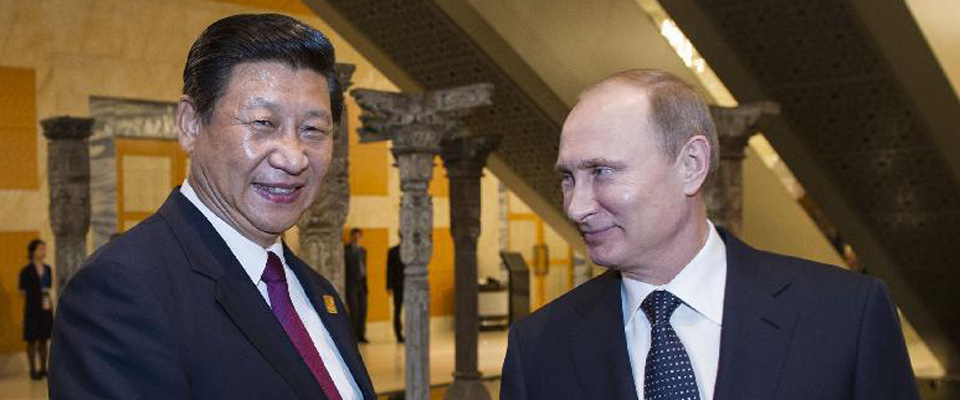 2013年10月，習(xí)近平在印尼巴厘島會(huì)見(jiàn)普京